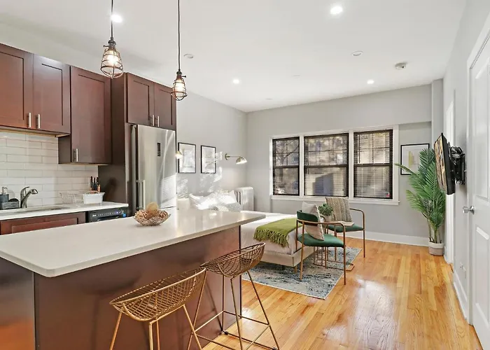 Alluring In Jefferson Park - Leland 1n Apartment Chicago