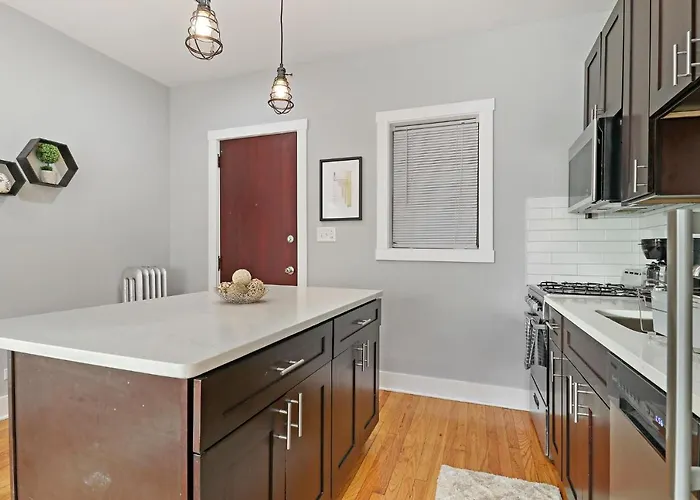 Alluring In Jefferson Park - Leland 1n *