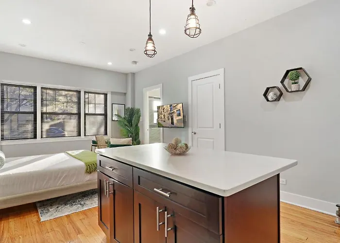 Alluring In Jefferson Park - Leland 1n